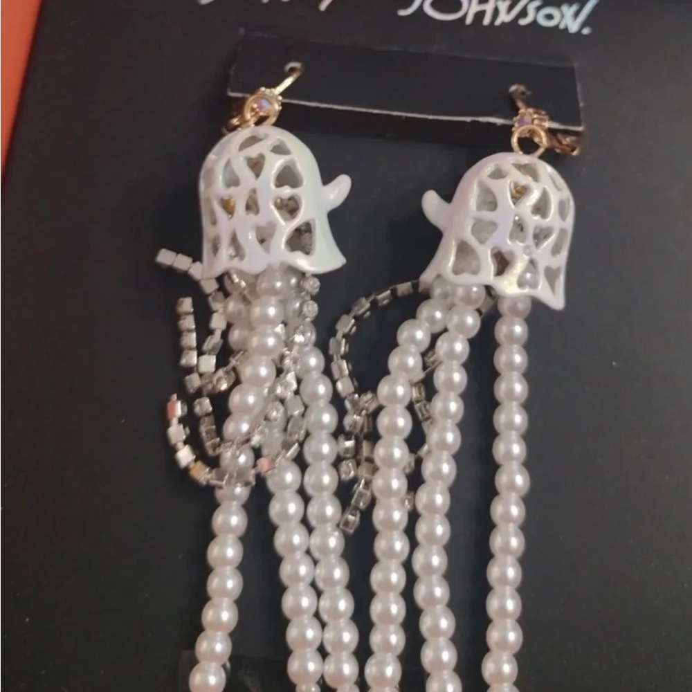 Betsey Johnson Ghost Pearl Rhinestone Earrings NEW in Hallloween theme gift box - Picture 4 of 10